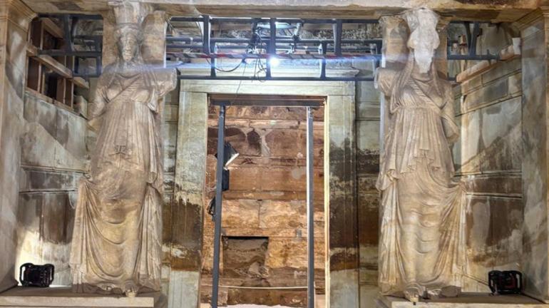 ΦΩΤΟ-Αποκαλύφθηκε για πρώτη φορά ο επιβλητικός περίβολος του Τύμβου Κάστα στην Αμφίπολη