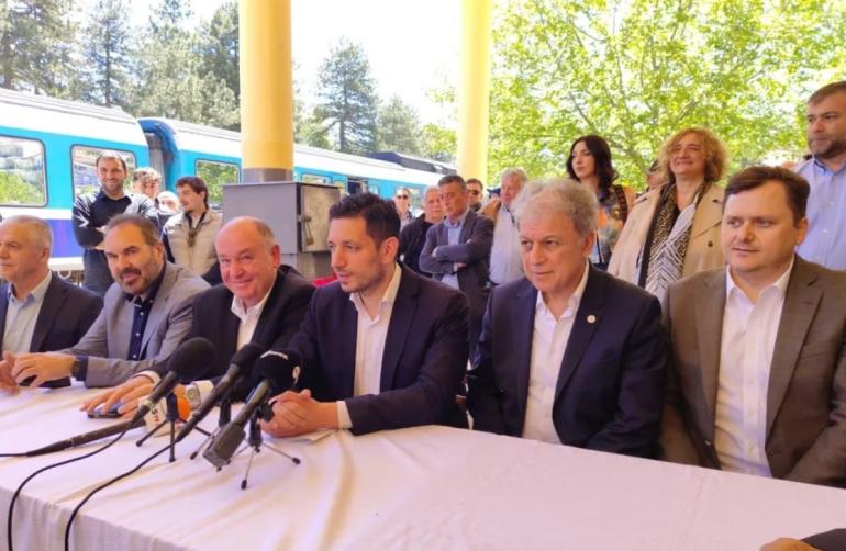 Σφύριξε μετά από τρία χρόνια το τρένο στη Φλώρινα - «Ανακτάται η εμπιστοσύνη του κόσμου στον σιδηρόδρομο», είπε ο Κυρανάκης