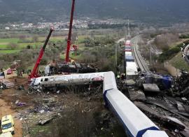 Δίκη για Τέμπη: “Ετοιμάζονταν να συνταξιοδοτηθεί, μέσα σε ένα βράδυ όλα χάθηκαν” κατέθεσε η σύζυγος ενός μηχανοδηγού