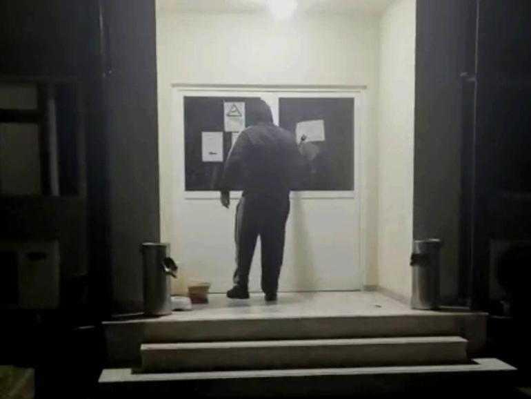 Επίθεση του Ρουβίκωνα στα γραφεία του ΟΠΕΚΕΠΕ - «Η κυβέρνηση δεν θέλει να λύσει το πρόβλημα»