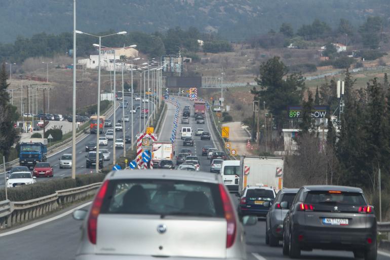 Θεσσαλονίκη: Καραμπόλα τριών ΙΧ στον περιφερειακό