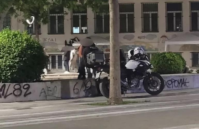 Στριπτίζ σε κοινή θέα στο κέντρο της Λάρισας