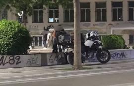 Στριπτίζ σε κοινή θέα στο κέντρο της Λάρισας