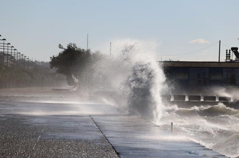 Έρχεται ψυχρή εισβολή από την Ουκρανία, 10°C κάτω ο υδράργυρος, θυελλώδεις άνεμοι σε Αιγαίο και Ιόνιο