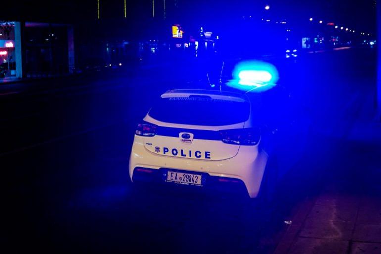 Θεσσαλονίκη: Μεθυσμένος οδηγός έπεσε με το αυτοκίνητό του μέσα σε κατάστημα – Τρεις τραυματίες