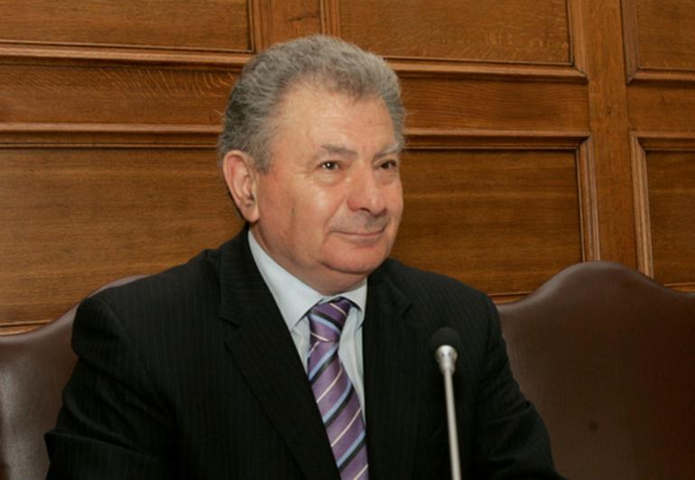 Σήφης Βαλυράκης – «Δέχτηκε επίθεση, είχε αμυντικά χτυπήματα», κατέθεσε ο γιος του