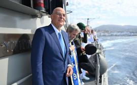 Δένδιας: Στην Τήνο για τον Δεκαπενταύγουστο – Ρίψη στεφάνου για τους πεσόντες του “Έλλη”