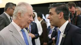 Βασιλιάς Κάρολος: Φόρεσε γραβάτα με την ελληνική σημαία μετά το unfair - Δείτε το τετ α τετ με τον Σούνακ