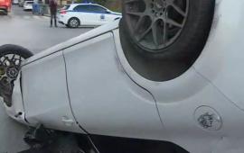 Θεσσαλονίκη: Ανατροπή οχήματος με έναν εγκλωβισμένο οδηγό στις Συκιές