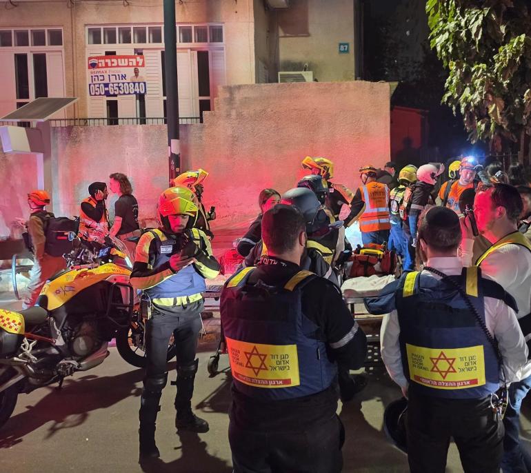 Νέα ομοβροντία πυραύλων από το Ιράν στο Ισραήλ με δύο νεκρούς - Χτυπήθηκε το εργοστάσιο πυρηνικής ενέργειας στη Μπουσέχρ