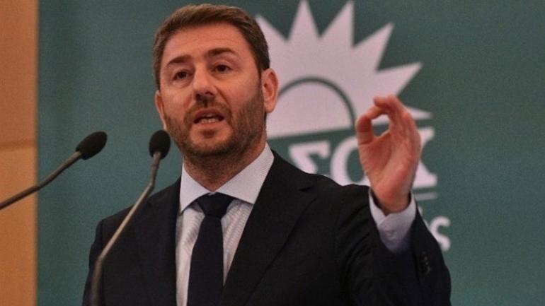 BINTEO-Ανδρουλάκης τρολάρει Κασσελάκη: Όταν βαφτίστηκα, σχηματίστηκε ο ήλιος του ΠΑΣΟΚ