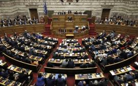 Αντιπαράθεση Ανδρουλάκη – Πιερρακάκη στη Βουλή για τις χρεώσεις στα ATM