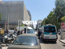 Θεσσαλονίκη: Πόρτα από βαν μάγκωσε το χέρι εργαζομένου - Έκλεισε προσωρινά η Δραγούμη