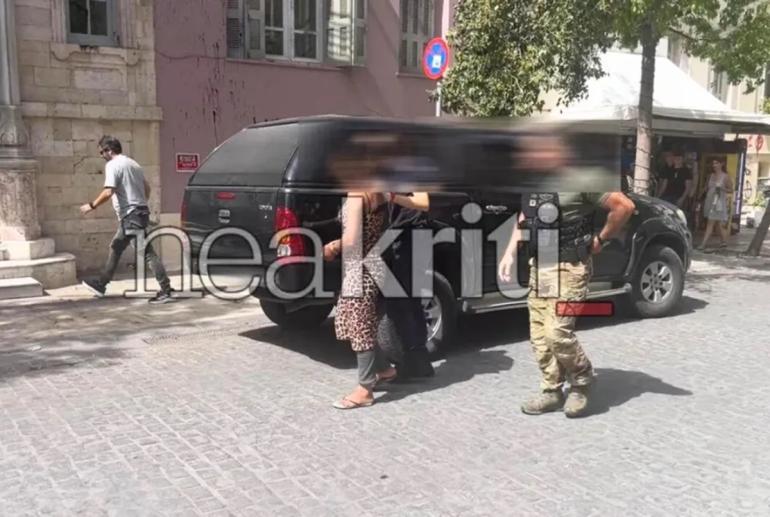 Κρήτη: Στα Δικαστήρια η μητέρα του 2χρονου παιδιού που βρέθηκε χωρίς τις αισθήσεις του στη θάλασσα