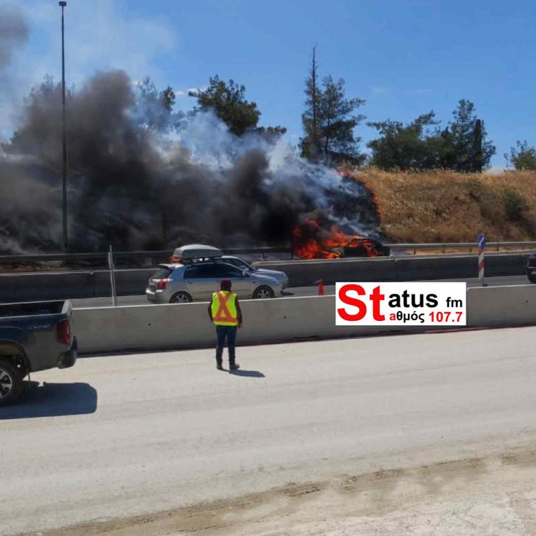 ΤΩΡΑ: Φωτιά σε αυτοκίνητο στον Περιφερειακό
