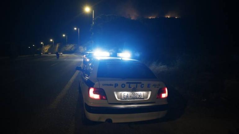 Βόλος: 21χρονος πέρασε με κόκκινο 12 φανάρια και τράκαρε με περιπολικό για να αποφύγει το αλκοτέστ