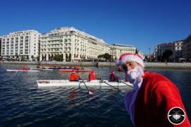 ΦΩΤΟ-Θεσσαλονίκη: Ο Θερμαϊκός γέμισε Αγιοβασίληδες