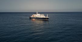 Στο λιμάνι της Τενερίφης το MV Hondius, με ειδικά λεωφορεία και αεροπλάνα η μεταφορά των επαφών υψηλού κινδύνου
