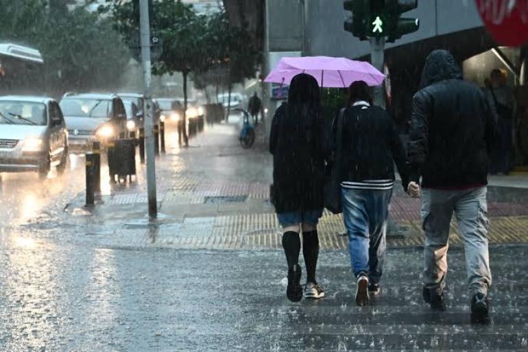 Καιρός: Καταιγίδες, κεραυνοί και χαλάζι μέχρι την Τετάρτη σε Θεσσαλία, Σποράδες και Εύβοια – Επικαιροποιήθηκε το έκτακτο δελτίο