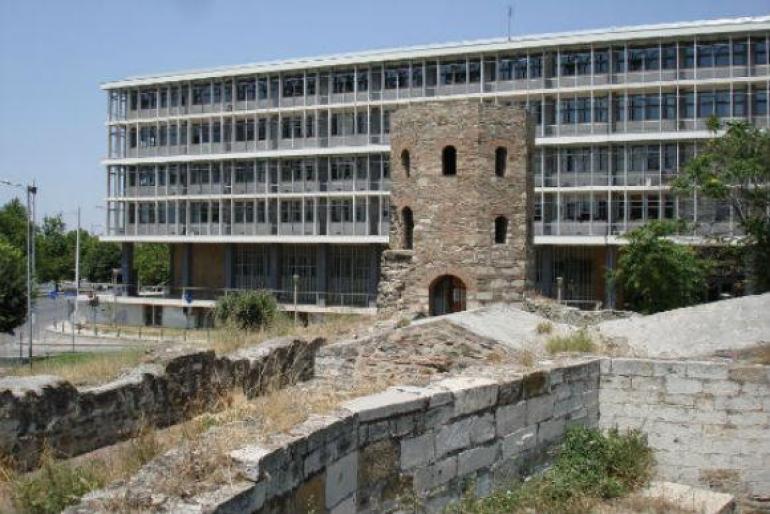Θεσσαλονίκη: Στη φυλακή 37χρονος που ξυλοκοπούσε την σύζυγό του μπροστά στη δίχρονη κόρη τους για έναν μήνα
