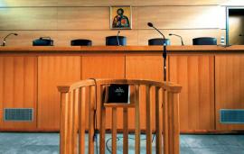 Εγκατέλειψε το 9,5 ετών αυτιστικό παιδί της στα δικαστήρια Λαμίας