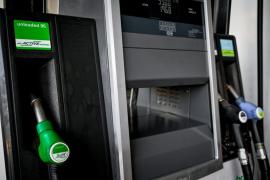 Καύσιμα: Στα ύψη οι τιμές πετρελαίου και φυσικού αερίου – Στα 2,15 ευρώ το λίτρο η αμόλυβδη