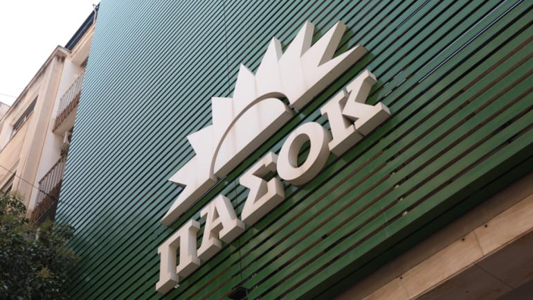 ΠΑΣΟΚ κατά Θεοχάρη για τα «κόμματα των κακομοίρηδων»: «Προσβάλλουν και διαιρούν τον λαό»