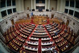 Live η «ώρα του πρωθυπουργού» στη Βουλή για τους αγρότες