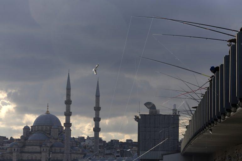 Απόπειρας γυναικοκτονίας μέσα σε δικαστήριο στην Τουρκία – Δικαστής πυροβολήθηκε από τον πρώην σύζυγό της