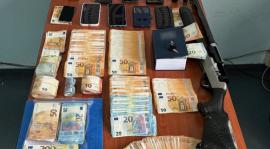 Σπείρα εφοριακών Χαλκίδας: Στο «μικροσκόπιο» τηλέφωνα, υπολογιστές και σημειώσεις