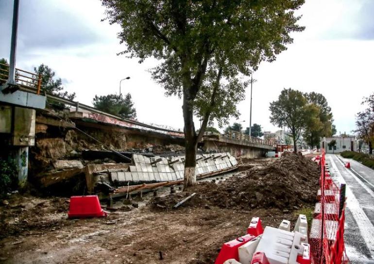 Θεσσαλονίκη: Στη Γέφυρα Δενδροποτάμου ο Ταχιάος και δύο μηχανικοί