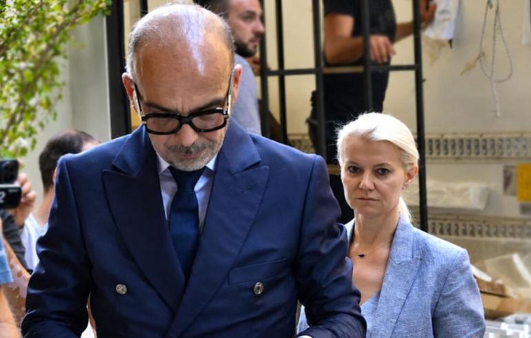 Οι κρατούμενες «δεν θέλουν ούτε να τη βλέπουν» τη γιατρό -Ο σύζυγος διαχωρίζει τη θέση του από εκείνη και προκαλεί με ατάκα του για τον Μαζωνάκη