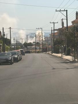 Θεσσαλονίκη: Υπό έλεγχο η φωτιά στην αυλή επιχείρησης στο Ωραιόκαστρο