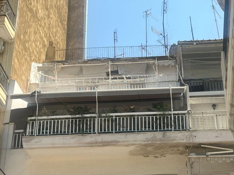 Θεσσαλονίκη: Το βρέφος που παράτησαν οι γονείς στο μπαλκόνι εντοπίστηκε μετά από ανώνυμη καταγγελία στο «100»