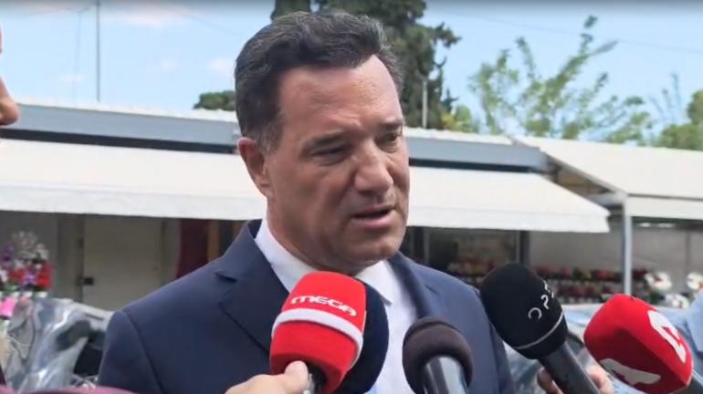 ΦΩΤΟ-ΒΙΝΤΕΟ-Στο Γ’ Νεκροταφείο ο Γεωργιάδης: Συγγνώμη από την οικογένεια Μαζωνάκη που το σύστημα δεν μπόρεσε να τον προστατεύσει από κάτι πάρα πολύ άσχημο