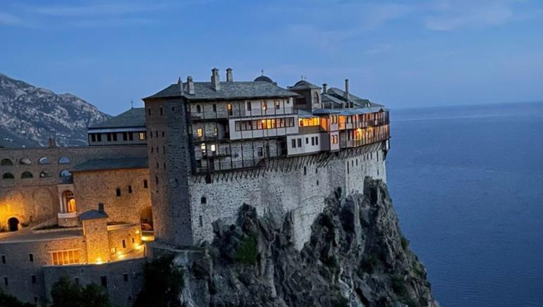 ΒΙΝΤΕΟ-Από τον πόλεμο στο Άγιο Όρος: 22 Ουκρανοί στρατιώτες βρήκαν καταφύγιο στην αθωνική χερσόνησο