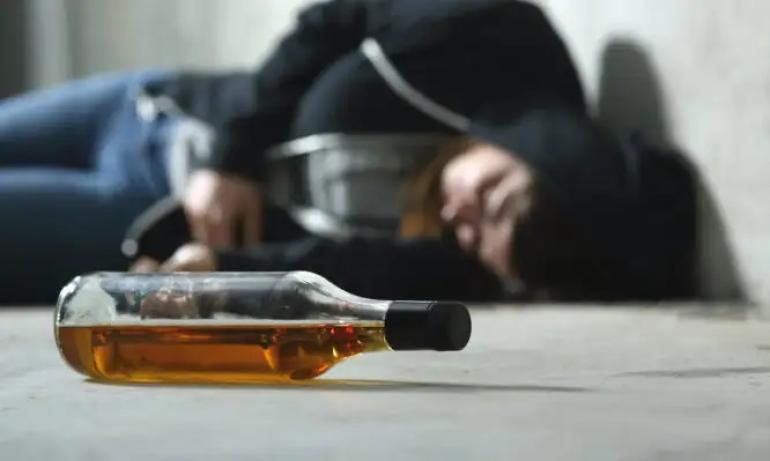 Θεσσαλονίκη: Στο νοσοκομείο ανήλικη από κατανάλωση αλκοόλ στο σπίτι που έμενε