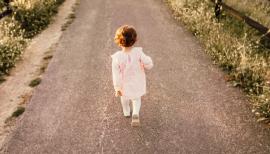 Θεσσαλονίκη: Παιδάκι 2,5 ετών εντοπίστηκε μόνο του σε συνοικιακό δρόμο - Συνελήφθη η μητέρα του