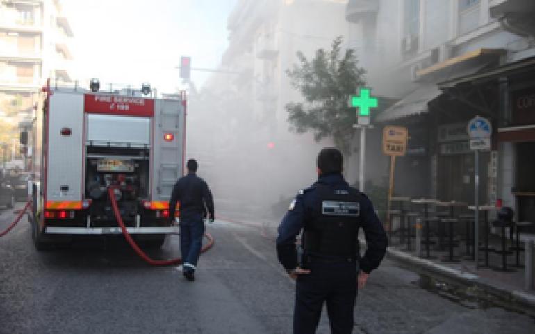 ΠΡΙΝ ΛΙΓΟ στη Θεσσαλονίκη: Φωτιά σε εν κινήσει αυτοκίνητο στο κέντρο