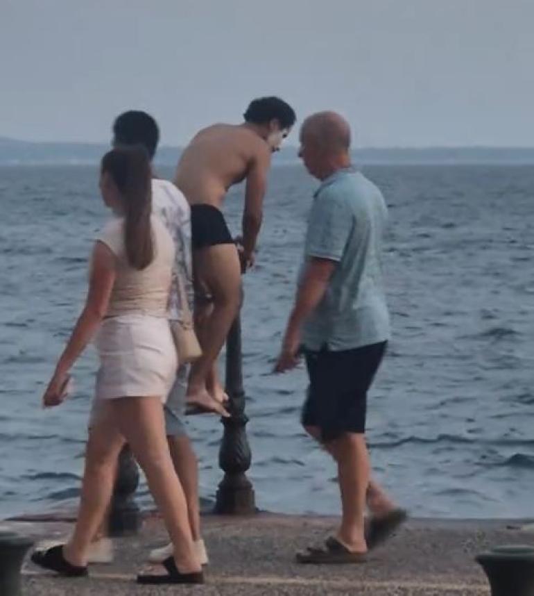 Θεσσαλονίκη: Άνδρας βαμμένος «Τζόκερ» χόρευε με το εσώρουχο και βούτηξε στον Θερμαϊκό (VIDEO)