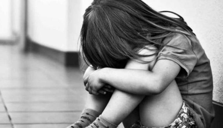 Βόλος: Μητέρα κατηγορείται για εμπλοκή σε υπόθεση παιδικής πορνογραφίας με θύμα την ανήλικη κόρη της