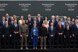 Ειρηνευτική Διάσκεψη για Ουκρανία: Τετ-α-τετ Μητσοτάκη με Μέτσολα στις εργασίες της πρώτης ημέρας