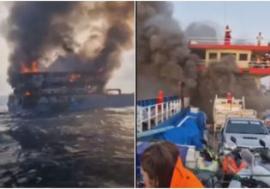ΒΙΝΤΕΟ-Ταϊλάνδη: Τρόμος για επιβάτες φέρι μποτ που τυλίχθηκε στις φλόγες - Βούτηξαν στη θάλασσα για να σωθούν