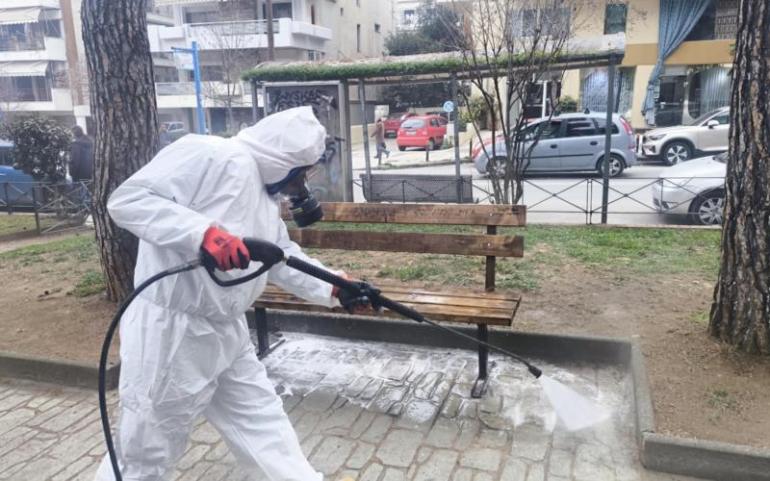 Θεσσαλονίκη: Πέταξαν ψάρια και νεκρά ζώα σε πάρκο (ΦΩΤΟ)